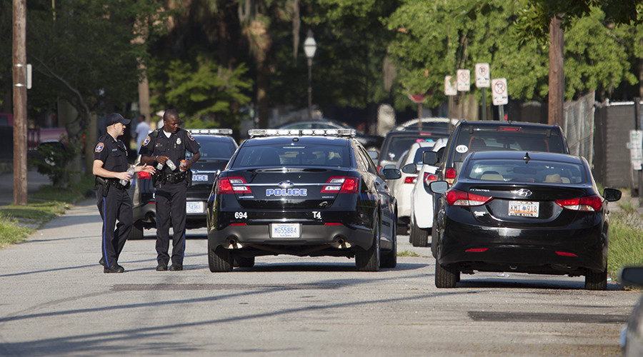 Disgruntled Employee at Charleston Restaurant Shoots 1 in Hostage Situation Disgruntled Employee at Charleston Restaurant Shoots 1 in Hostage Situation