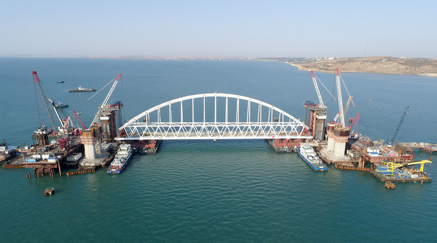 Crimea connection: Time-lapse video of 6,000-ton railway bridge arch being floated into place