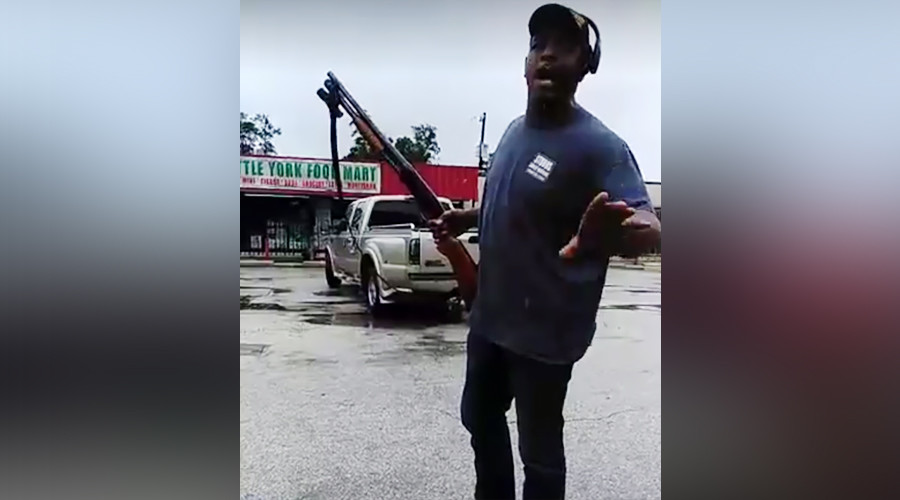 ‘That's a f**kin hero!’: Ex-SWAT team deputy fends off Houston looters with shotgun (VIDEO)