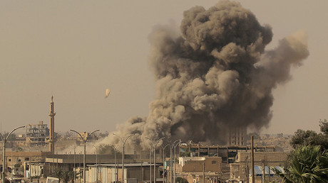 Smoke rises after an air strike in Raqqa, Syria August 15, 2017 © Zohra Bensemra