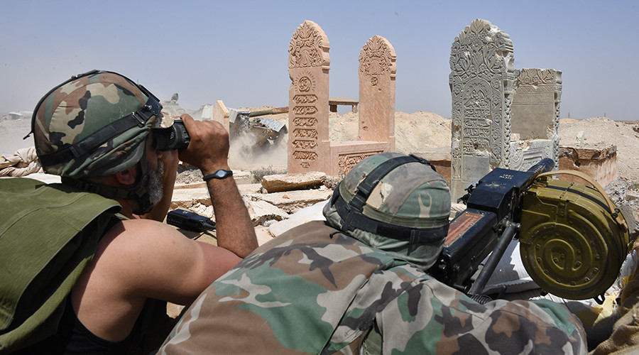 US says 17-bus IS convoy stranded in Syrian desert US says 17-bus IS convoy stranded in Syrian desert