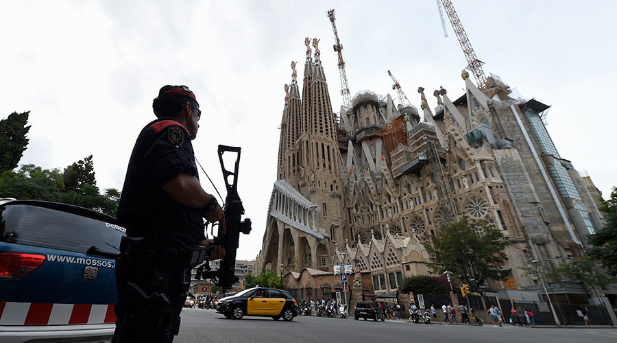 Barcelona's famed Sagrada Familia cathedral evacuated as bomb squad probes suspicious van Barcelona's famed Sagrada Familia cathedral evacuated as bomb squad probes suspicious van