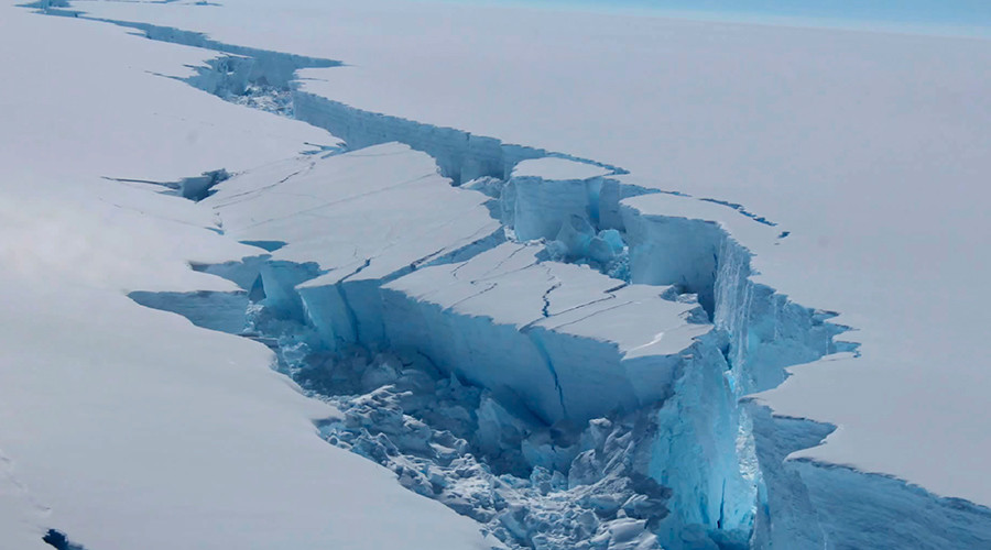 Larsen B part 2? Monster iceberg drifts further from Antarctic shelf (SATELLITE IMAGES)