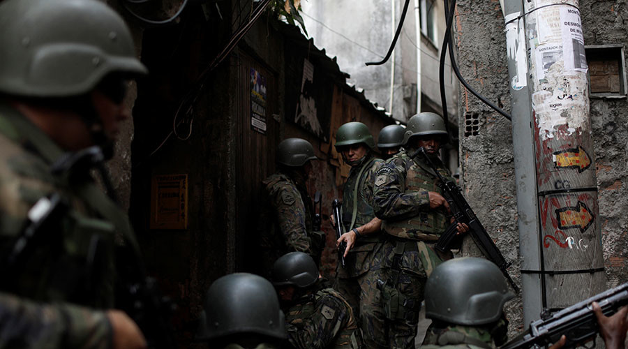 Rio favela turns into warzone as hundreds of troops quell gang violence outbreak (VIDEOS)