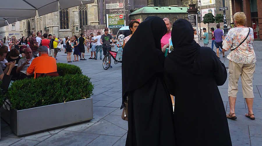 Austrian burqa ban takes effect ahead of general election