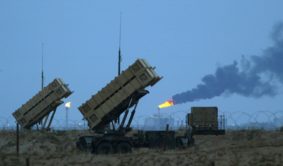 FILE PHOTO: US-manned Patriot missiles in Kuwait in March 16, 2003. © Russell Boyce / Reuters