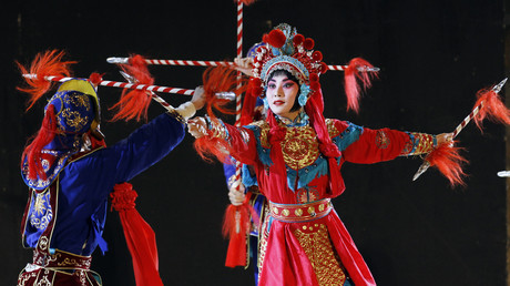 FILE PHOTO: A Peking opera troupe © Reuters / Anis Mili 