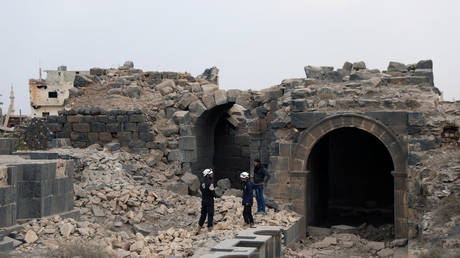 Members of the 'White Helmets' at a Roman ruin site in Daraa, Syria, December 23, 2017 © Reuters / Alaa al-Faqir