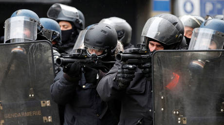 Gendarmerie during Yellow Vests rallies in Nantes, France. © Gonzalo Fuentes / Reuters