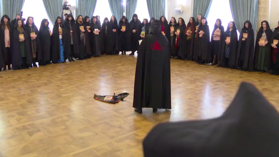 Video shows WITCHES meet in Moscow to cast spells… in support of Putin