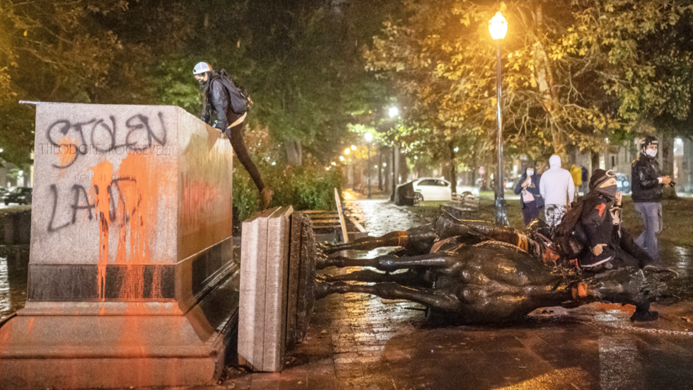 Total chaos and anarchy returns to Portland, all statues are being Torn