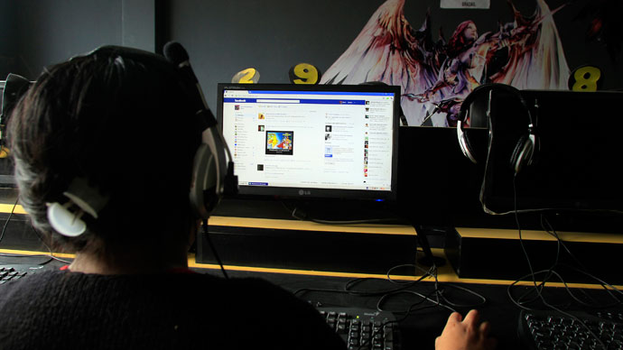 Facebook users risk identity theft