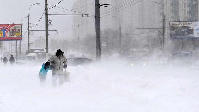Snow go zone: Clean-up crews mobilized as massive March snowfall masks Moscow (PHOTOS)