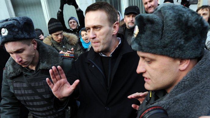 Russian anti-corruption blogger Navalny files party registration papers