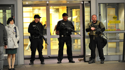 Armed police officers secure the main entrance to Brigham and Women's Hospital April 16, 2013 in Boston, Massachusetts (AFP Photo / Stan Honda)