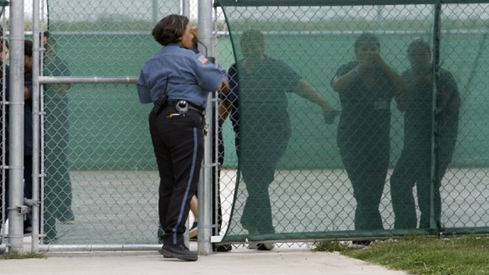 Maryland prison guards helped gangs smuggle drugs, fathered inmate's children