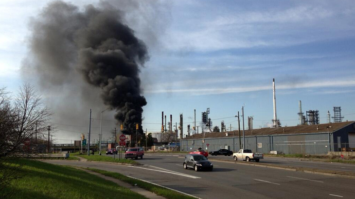 Massive explosion rocks Marathon Detroit Refinery — RT America