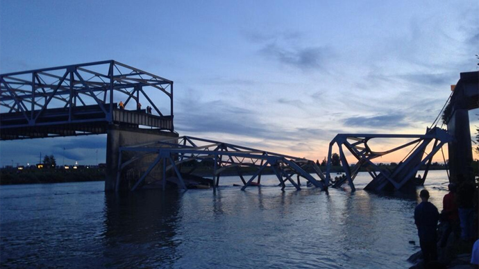 Bridge collapses following truck collision in Washington state, 3 injured