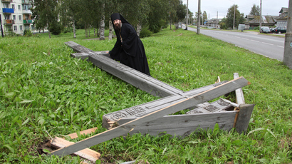 Putin signs 'gay propaganda' ban and law criminalizing insult of religious feelings