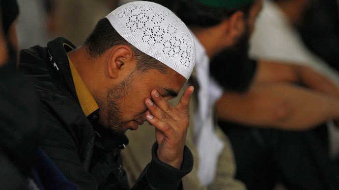 4 people stabbed at UK mosque attack