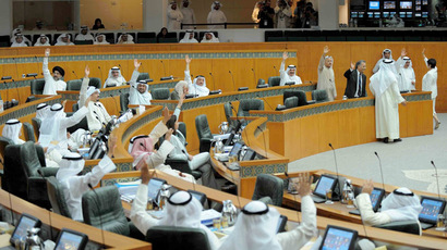 Kuwaiti MP vote during a parliament session at the Kuwait's National Assembly in Kuwait City (AFP Photo)