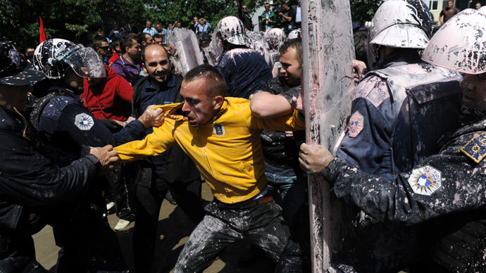 Clashes in Kosovo as MPs ratify ‘normalizing ties’ deal with Serbia (PHOTOS)