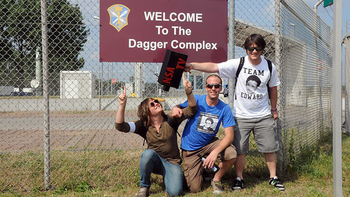 Exploring natural spy habitat: German activist grilled over satirical NSA-agent-spotting walk