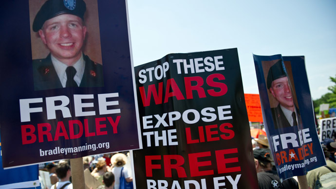 People gather on June 1, 2013 during a demonstration in support of Wikileaks whistleblower US Army Private Bradley Manning at Fort Meade in Maryland (AFP Photo)