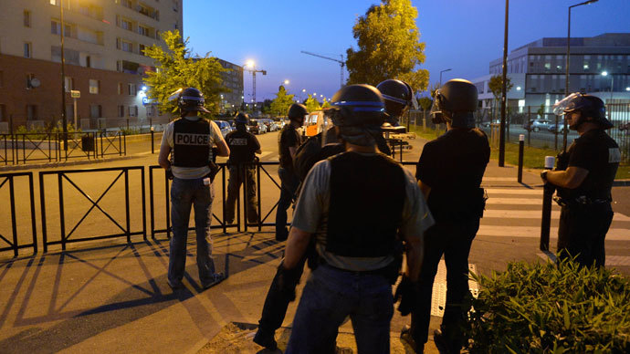 Burqa protest: Second night of violence in Paris suburbs