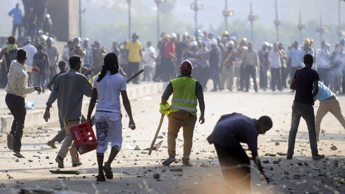 Bomb attack, clashes kill 10, injure more than 100 in Egypt