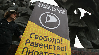 Participants in a rally against the anti-piracy law at the Monument to the Heroes of the Revolution of 1905-1907 in Krasnopresnenskaya Zastava Square, Moscow on July 28, 2013. (RIA Novosti / Ruslan Krivobok)