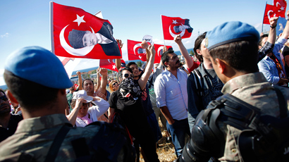 Protesters are blocked by Turkish soldiers as they try to march to a courthouse in Silivri, where a hearing for people charged with attempting to overthrow Prime Minister Tayyip Erdogan's Islamist-rooted government is due to take place August 5, 2013 (Reuters / Murad Sezer) 