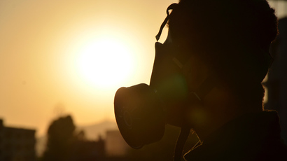 An activist wearing a gas mask is seen in Zamalka area, where activists say chemical weapons have been used by forces loyal to President Bashar Al-Assad in the eastern suburbs of Damascus August 22, 2013 (Reuters / Bassam Khabieh)