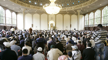 Muslims gather in London's central mosque for the Friday prayers (AFP Photo)