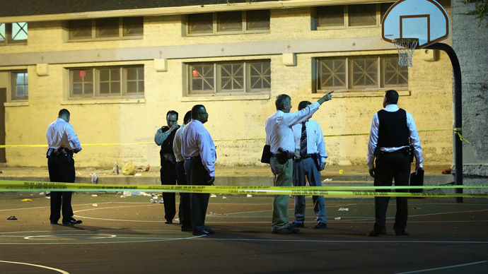 Police investigate the scene in Cornell Square Park on the Southside where 11 people including a three-year-old child were shot on September 19, 2013 in Chicago, Illinois. (Scott Olson/Getty Images/AFP)