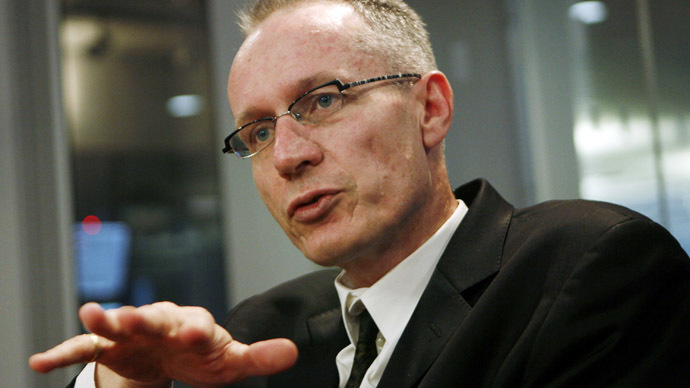 Former WSJ editor accused of keeping News Corp hacking scandal out of paper
