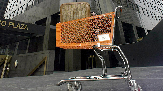 The belongings of a homeless man stand in a cart (AFP Photo / Hector Mata)