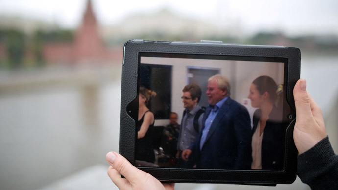 This tablet PC displays a photo of former CIA employee Edward Snowden and his lawyer Anatoly Kucherena leaving the Sheremetyevo airport. (RIA Novosti/Iliya Pitalev)