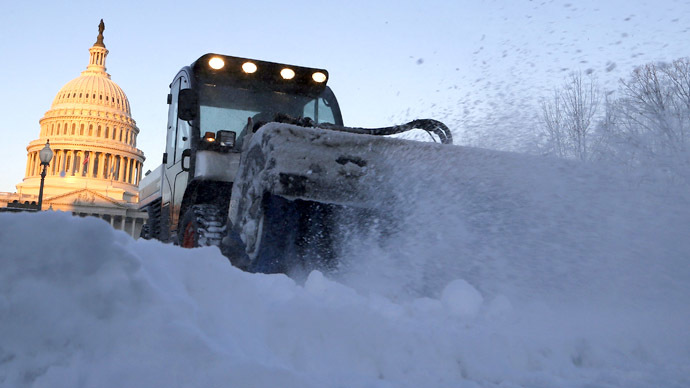 Heavy snowfall prompts state of emergency in northeastern US — RT America