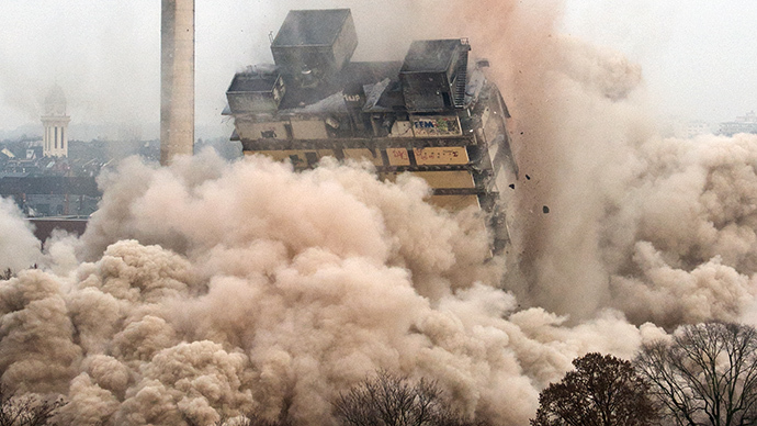 A university tower collapses during the blasting of the 116 meters building in Frankfurt am Main, western Germany, on February 2, 2014. (AFP Photo / Boris Roessler)
