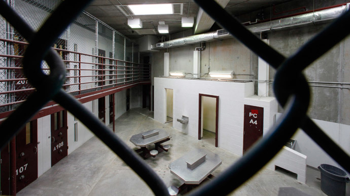 Appeals court says Gitmo detainees can challenge force-feeding