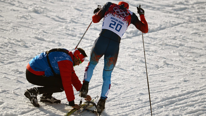 True Olympic spirit: Canadian coach helps Russian athlete with broken ski to finish