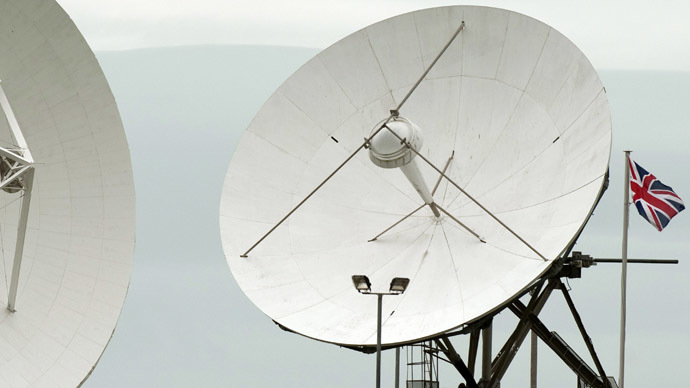 Satellite dishes are seen at GCHQ's outpost at Bude, close to where trans-Atlantic fibre-optic cables come ashore in Cornwall, southwest England (Reuters/Kieran Doherty)