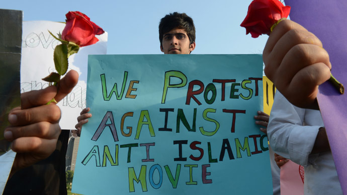 A Pakistani student holds a placard during a protest against the controversial film "Innocence of Muslims" in Islamabad (AFP Photo / Farooq Naeem)