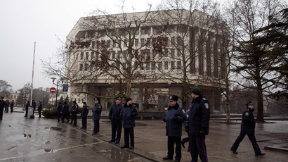 Ukrainian police stand guard in front the Crimean parliament building in Simferopol February 27, 2014.(Reuters / Baz Ratner)