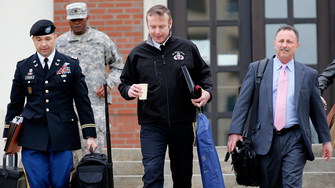 Brigadier General Jeffrey Sinclair (C), along with attorneys Maj. Sean Foster (L) and Richard Scheff (R), leave the courthouse for the day at Ft. Bragg in Fayetteville, North Carolina March 5, 2014 (Reuters / Ellen Ozier)