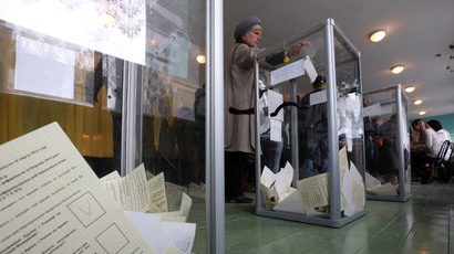 A woman casts her ballot during the referendum on the status of Ukraine's Crimea region at a polling station in Bakhchisaray March 16, 2014.(Reuters / Sergei Karpukhin)