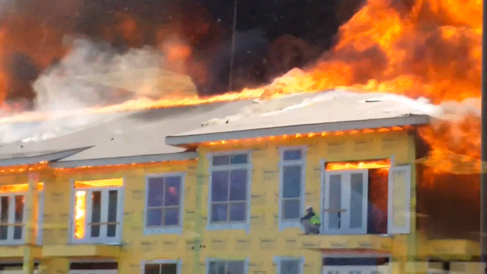 Houston construction worker escapes five-alarm fire with dramatic last minute jump (VIDEO)