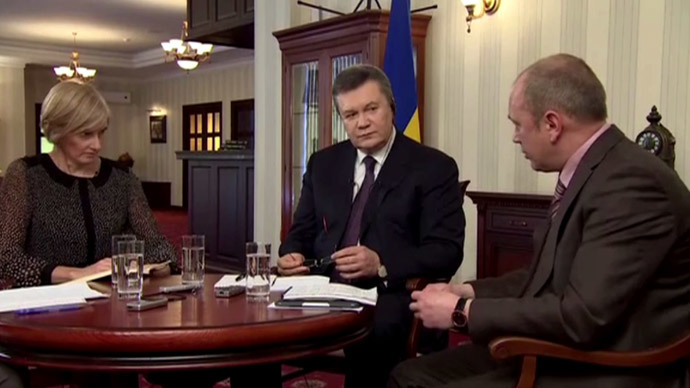 Viktor Yanukovych (C), (AP video still)