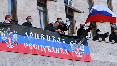 Participants in the rally, staged in Donetsk by supporters of the referendum on Donetsk Region's status, are seen on the regional administration building on April 6, 2014. (RIA Novosti / Irina Gorbaseva)